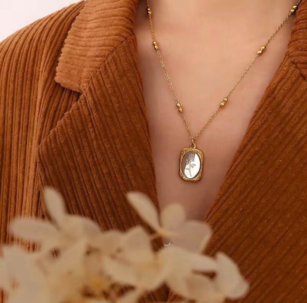 Beads Chain With Elegant Mirror Pendant With Floral Design - Image 4