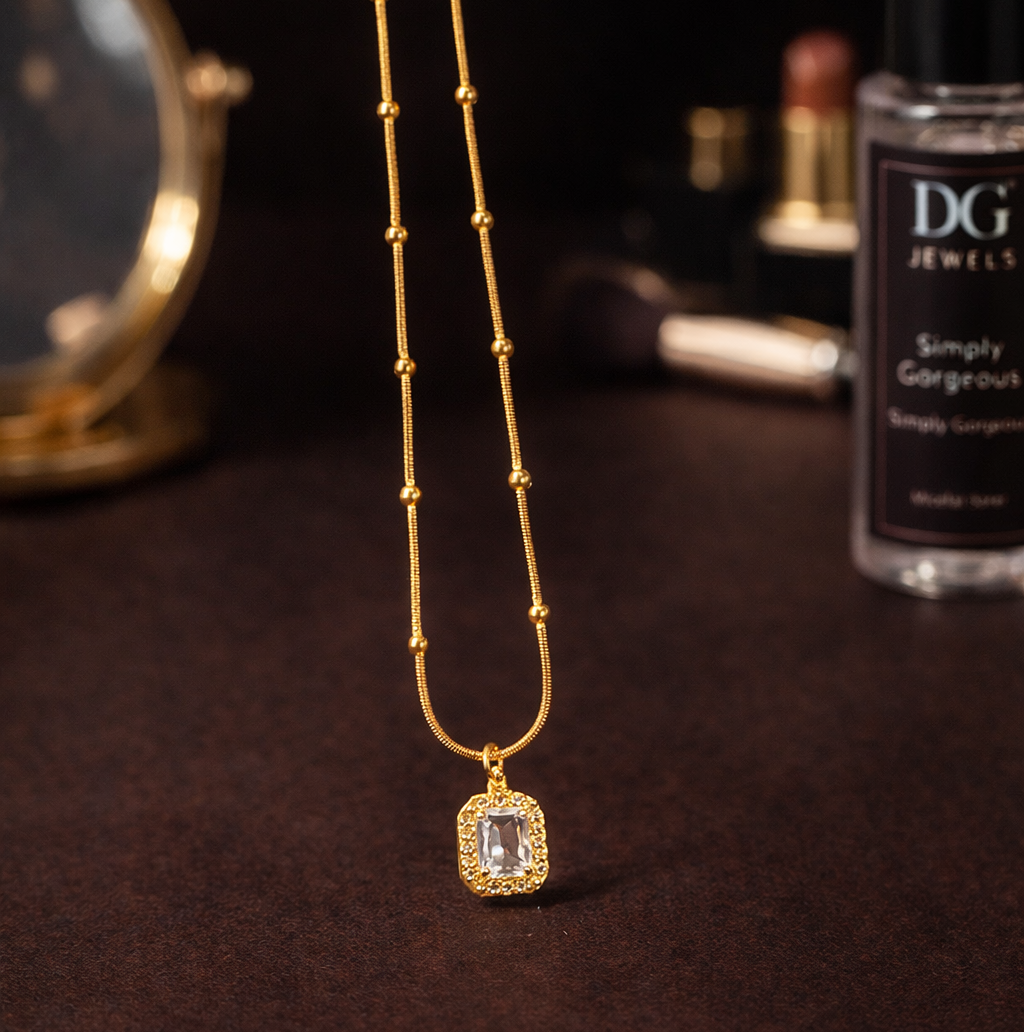 Beautiful Diamond look Pendant Chain