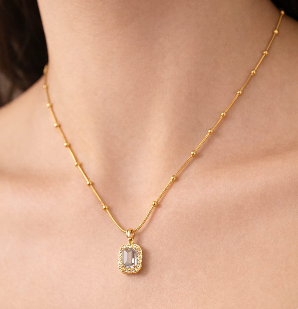 Beautiful Diamond look Pendant Chain - Image 3