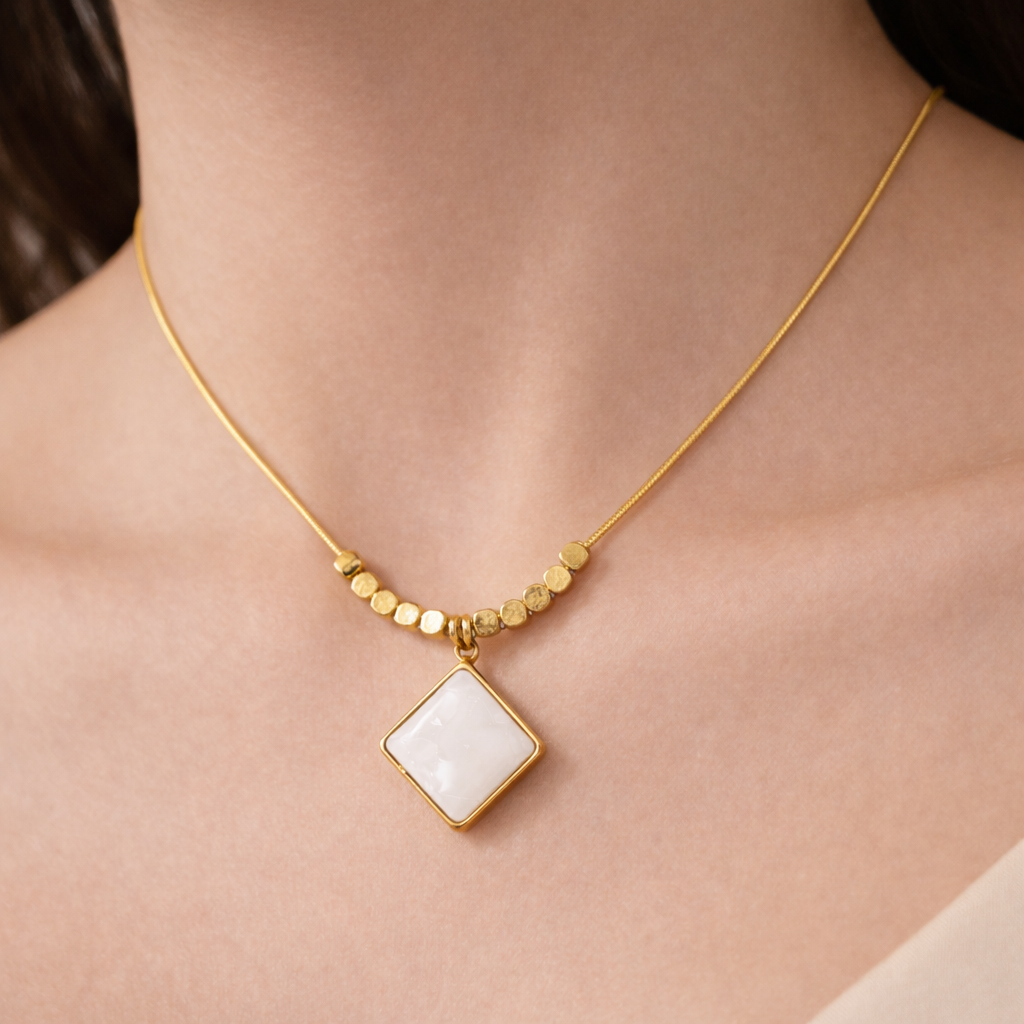 Minimal Square Pearl Pendant Chain